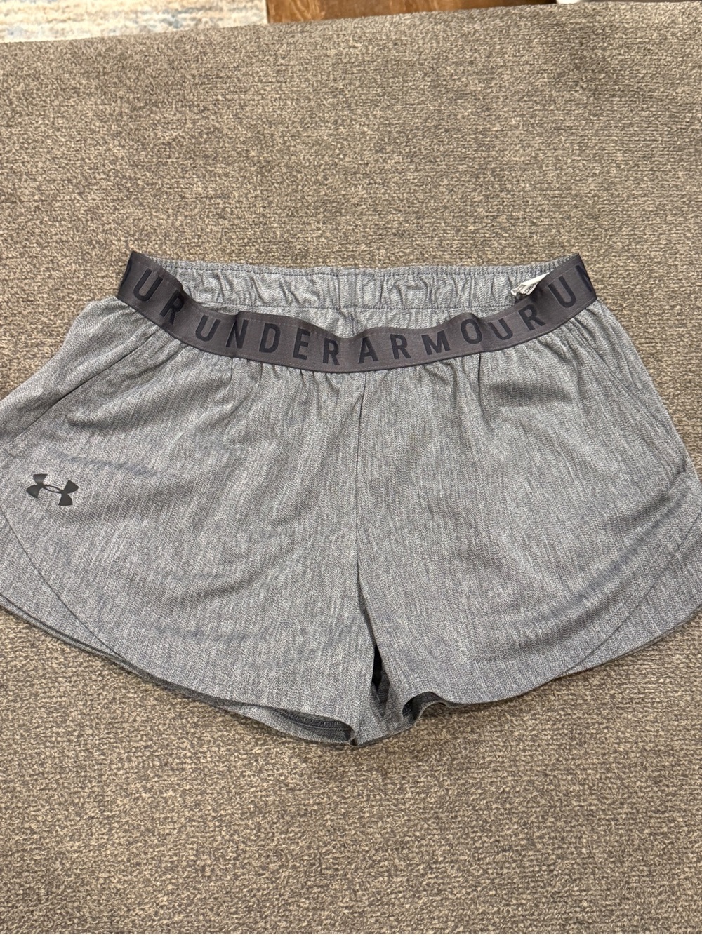 Under Armour Athletic Shorts size Large